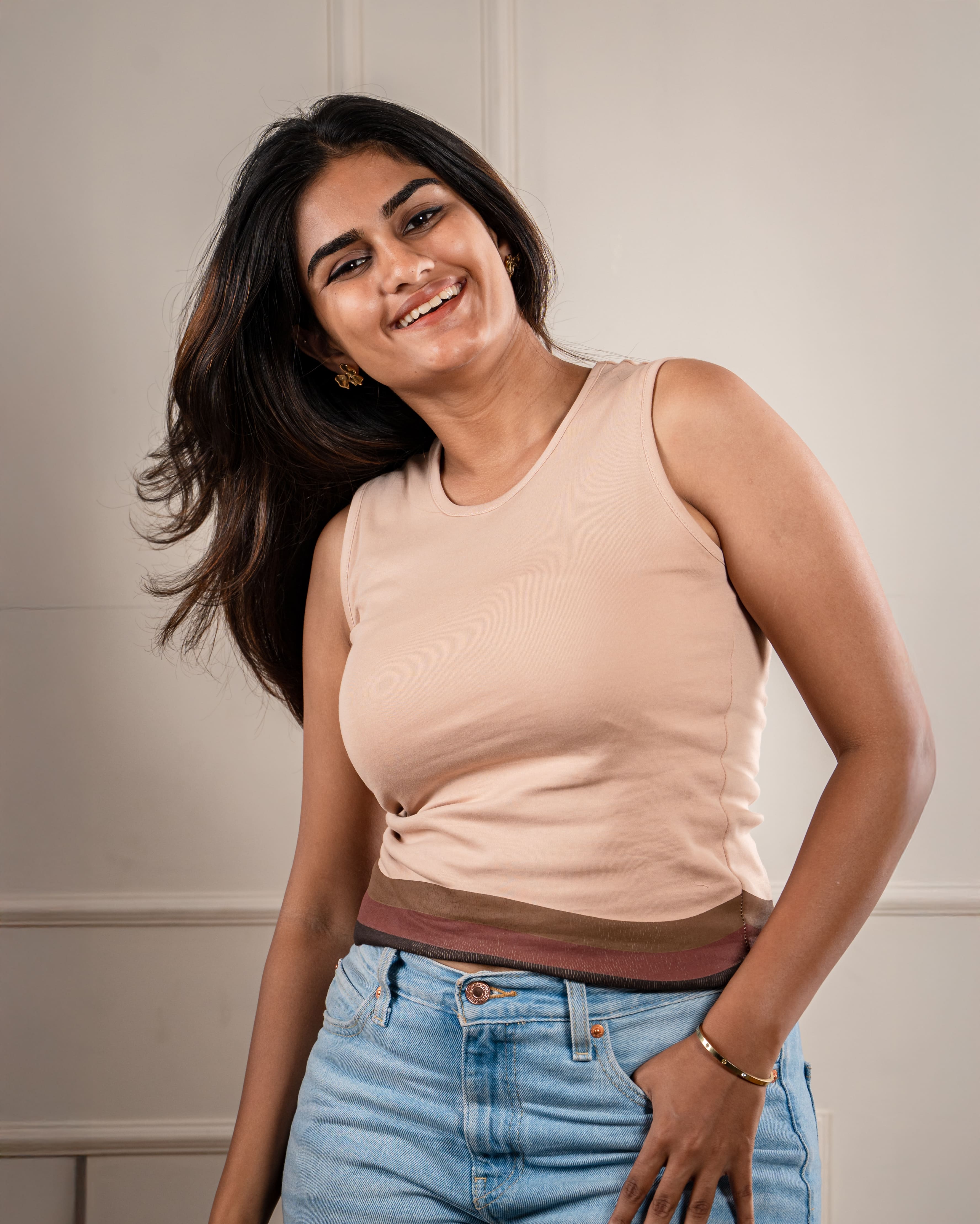 Minimal Brown Crop Top: Brunch Ready Chic Outfit